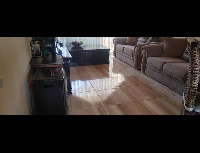 3 BEDROOM FREEHOLD FOR SALE IN TULISA PARK